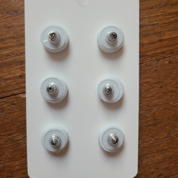 🦩 3/$30 3 Pairs of Earrings Set - Picture 2 of 2